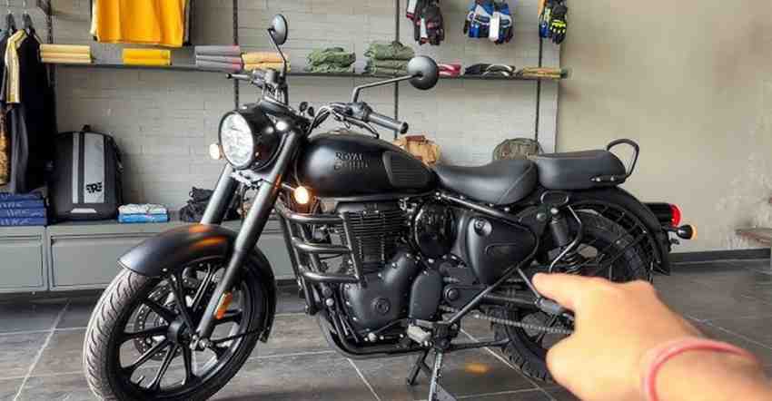 Royal Enfield Thunderbird 350 2025 Launched – Powerful Engine, Rugged Build & Premium Features for Modern Cruisers
