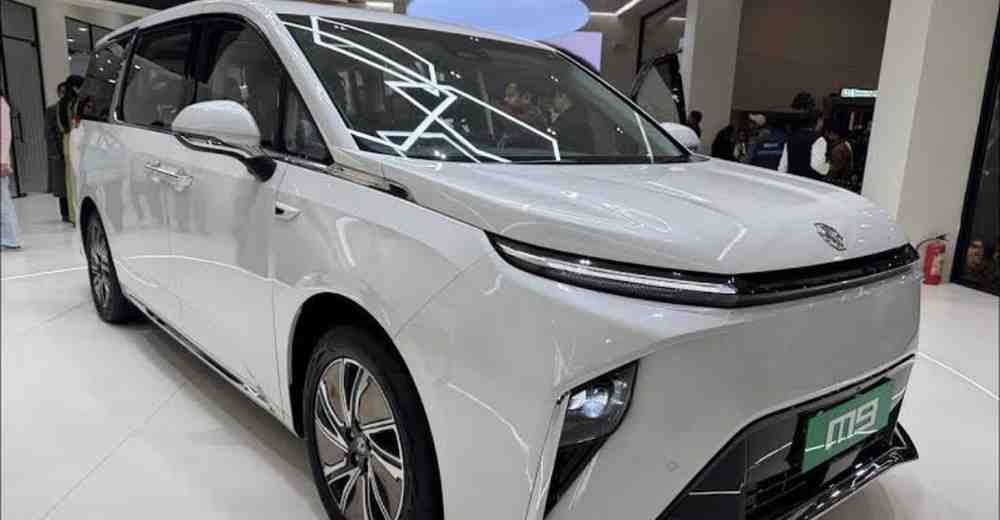 New MG M9 Electric SUV: 7-Seater Luxury, 400KM Range & Smart Electric Performance for Indian Families